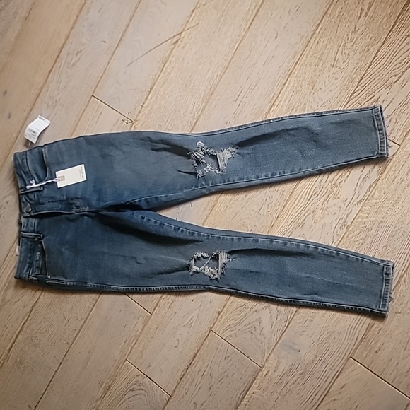 Good American Denim - Good American Good Curve Skinny Crop Jeans  distressed sz 2/26 NWT